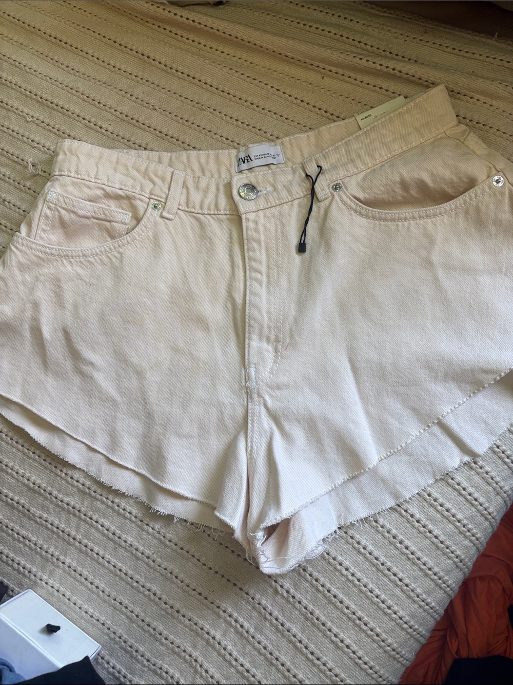 Zara Cream High-Rise Raw-Hem Denim Shorts NWT size 10